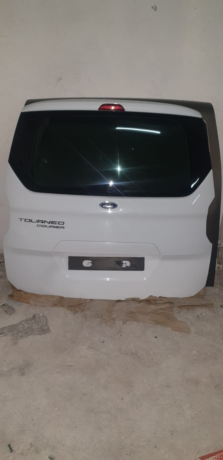 Ford Courier Bagaj Kapağı